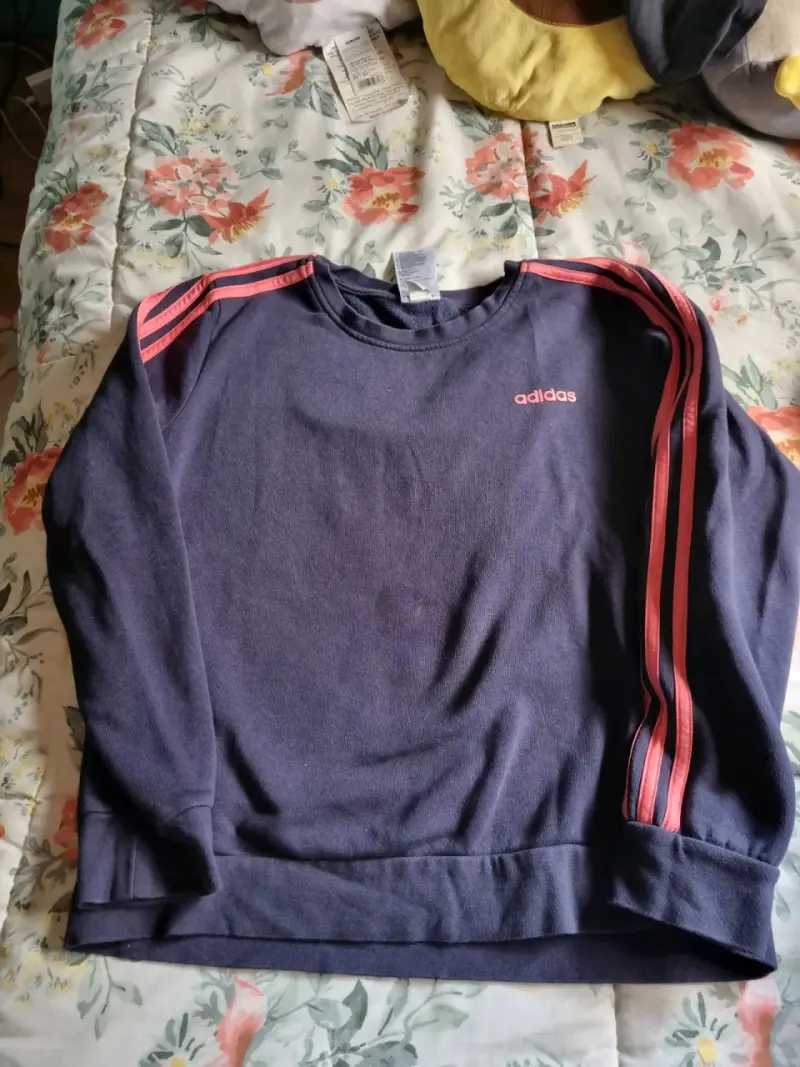Polerón Adidas azul con rayas