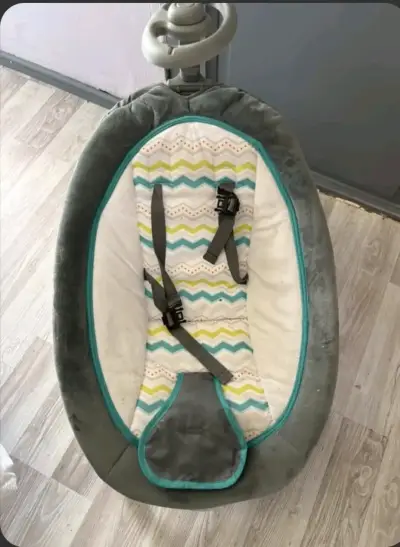 Silla mecedora para bebé - miniatura 1