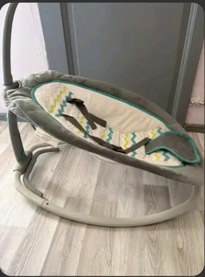 Silla mecedora para bebé - miniatura 2