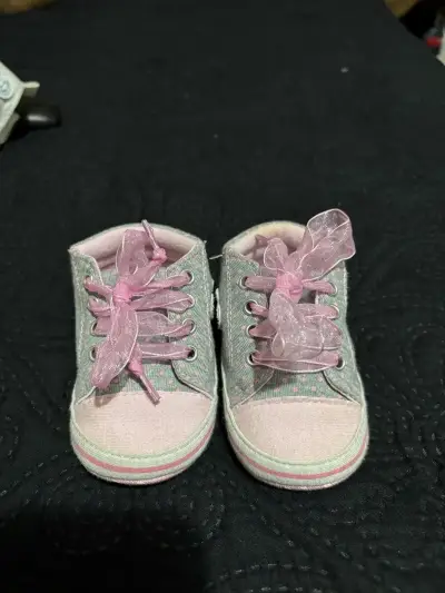 Zapatitos de bebé color rosa - miniatura 1