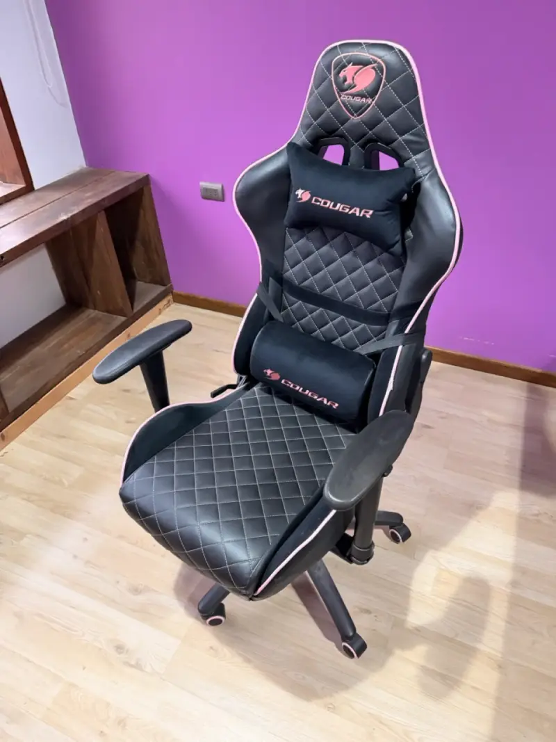 Silla gamer negra Cougar - 1