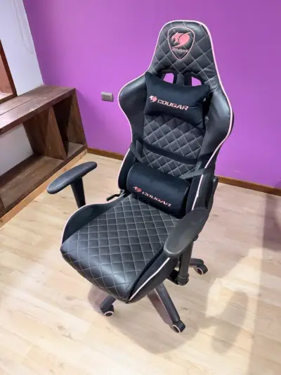 Silla gamer negra Cougar - miniatura 1