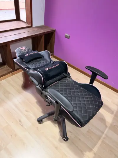 Silla gamer negra Cougar - miniatura 2