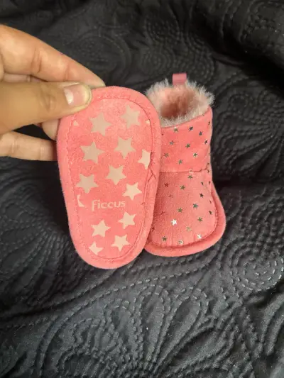 Pantuflas bebé rosadas con estrellas - miniatura 2