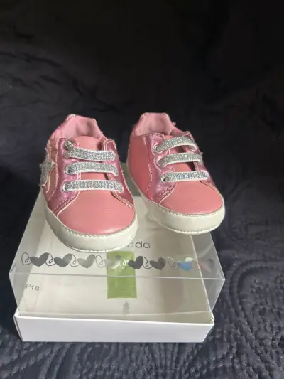 Pantuflas bebé rosadas con estrellas - miniatura 5