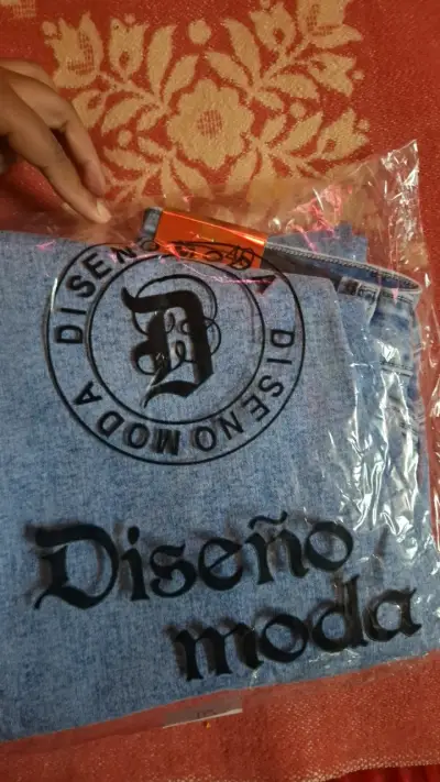Jeans azules nuevos con etiqueta - miniatura 3