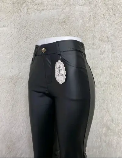 Pantalones de eco cuero negro nuevos - miniatura 1