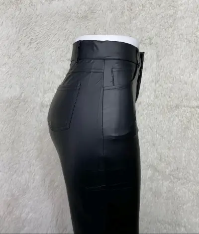 Pantalones de eco cuero negro nuevos - miniatura 2
