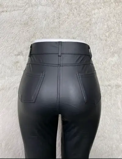 Pantalones de eco cuero negro nuevos - miniatura 3