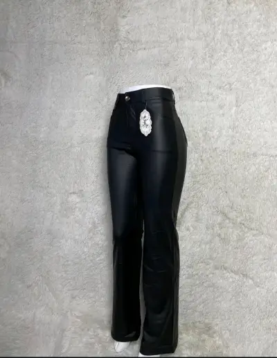 Pantalones de eco cuero negro nuevos - miniatura 4