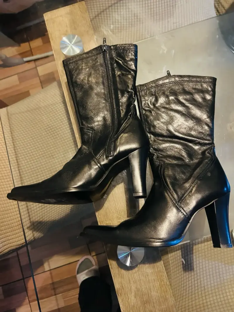 Botines negros de cuero - 1