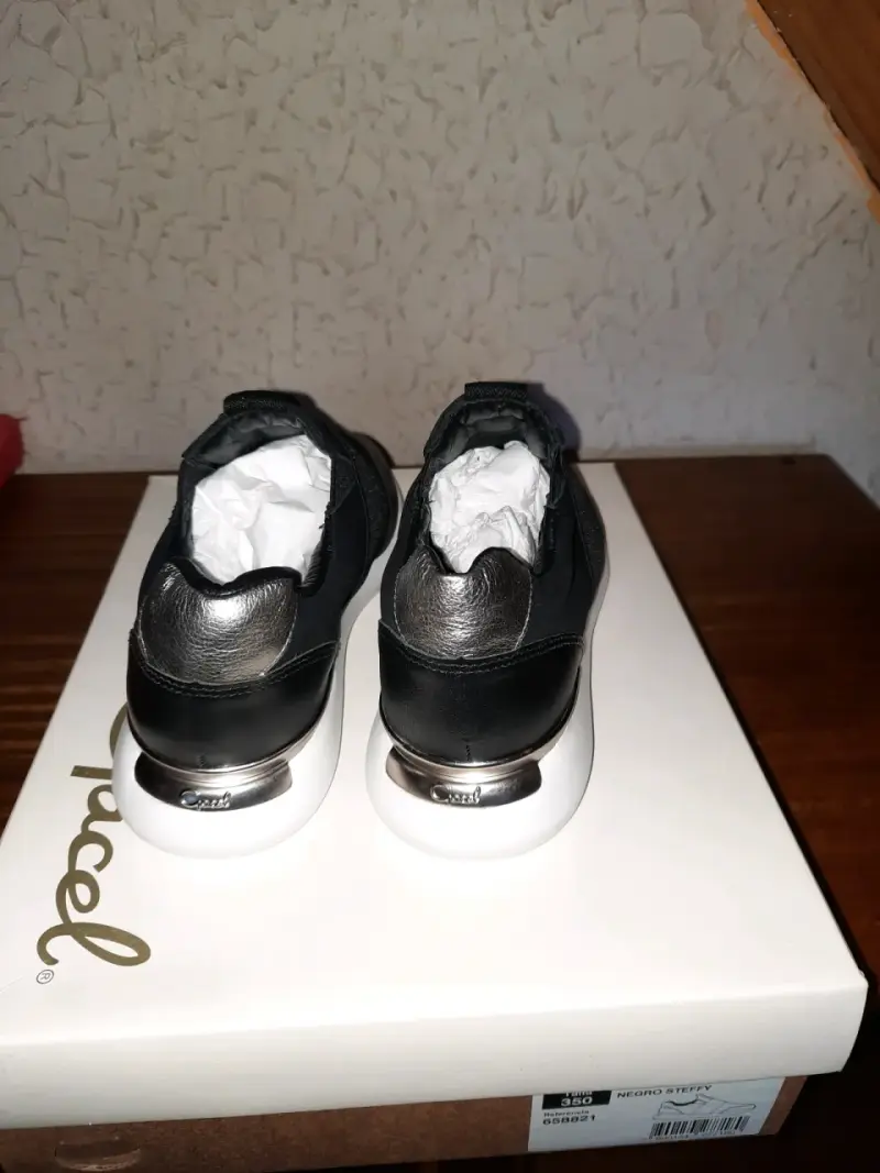Zapatillas negras deportivas - 2
