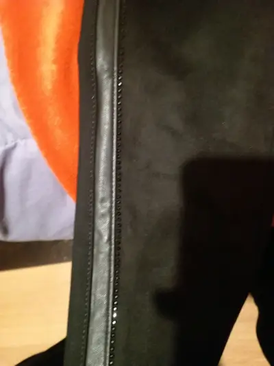 Pantalones negros con detalles - miniatura 2