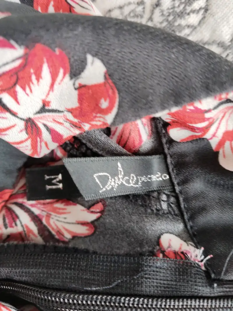 Blusa estampada floral negra - 2
