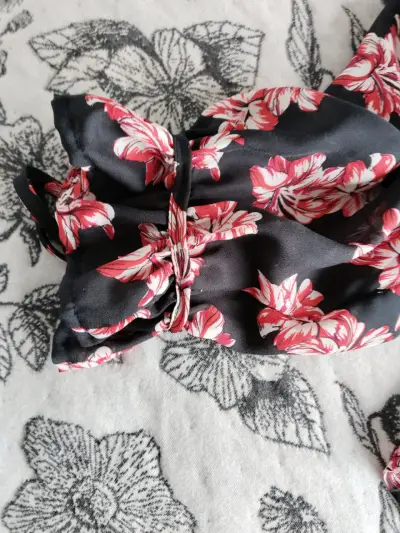 Blusa estampada floral negra - miniatura 3