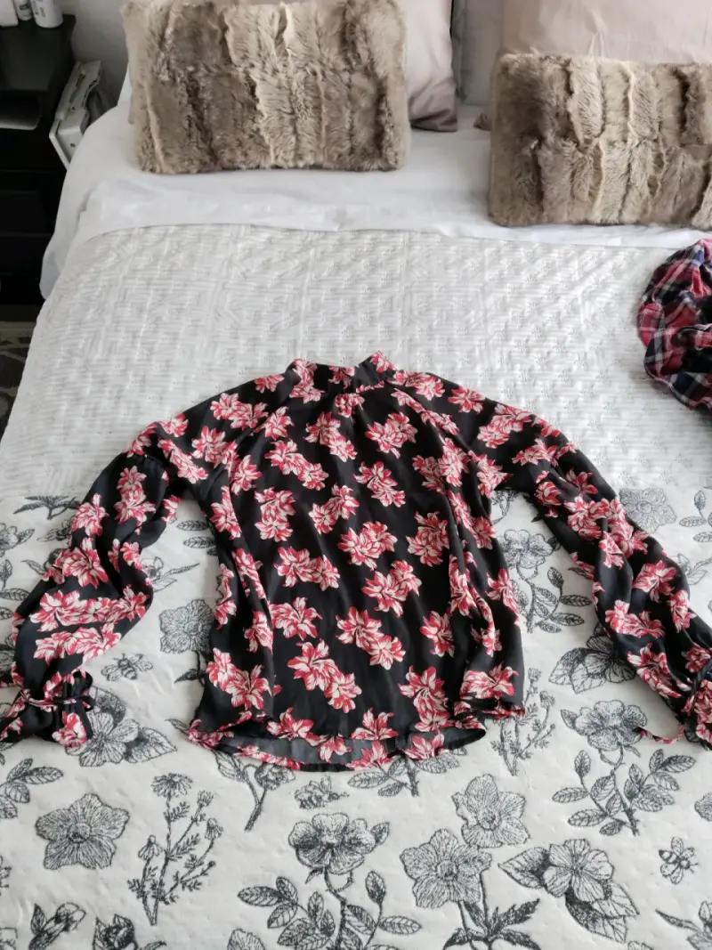 Blusa estampada floral negra - 4