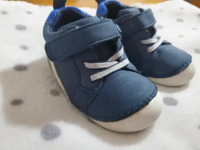 Zapatitos azules de bebé - miniatura 2
