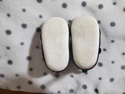 Zapatitos azules de bebé - miniatura 3