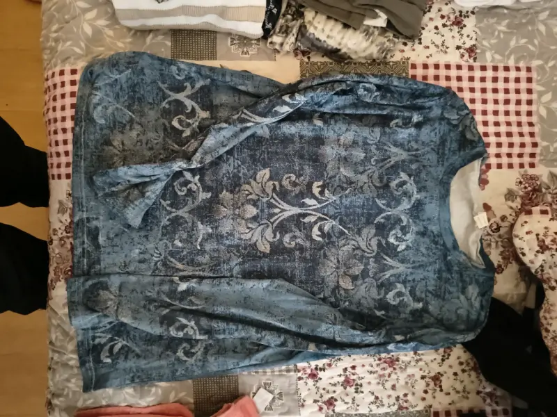 Blusa azul estampada