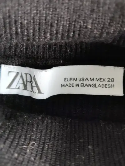 Sweter  negro con botones dorados - miniatura 3