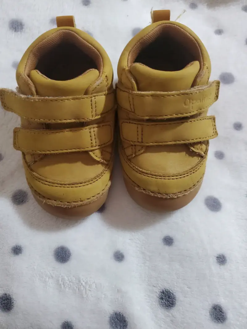 Zapatos amarillos de niño - 1