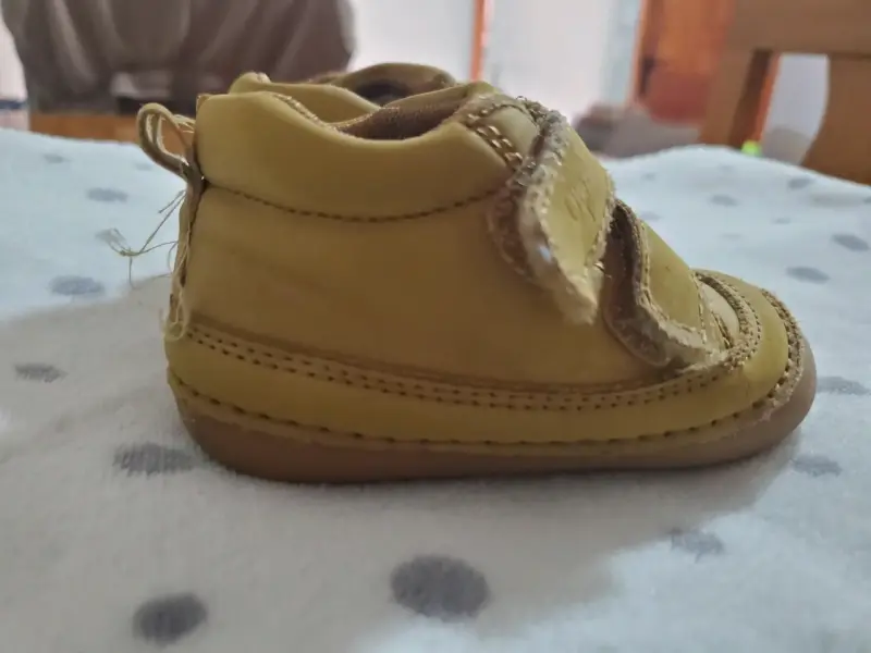 Zapatos amarillos de niño - 3