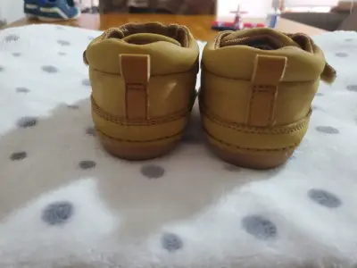 Zapatos amarillos de niño - miniatura 4