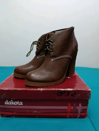 Botines de cuero café con tacón - miniatura 1
