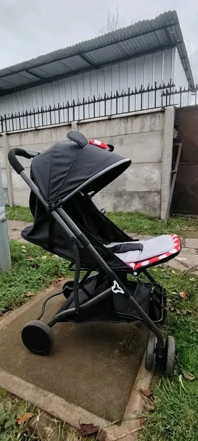 Coche de bebé negro usado - miniatura 1