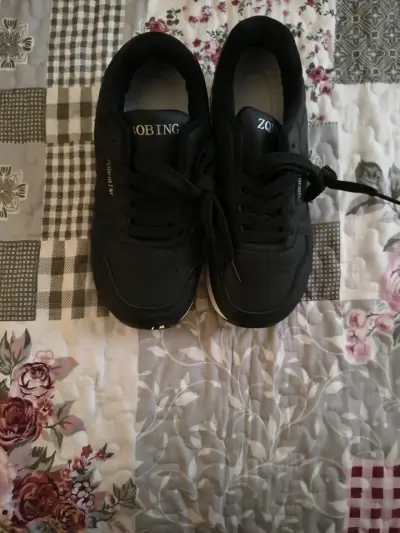 Zapatillas negras casuales - miniatura 1