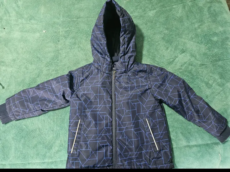 Chaqueta impermeable azul con capucha - 1
