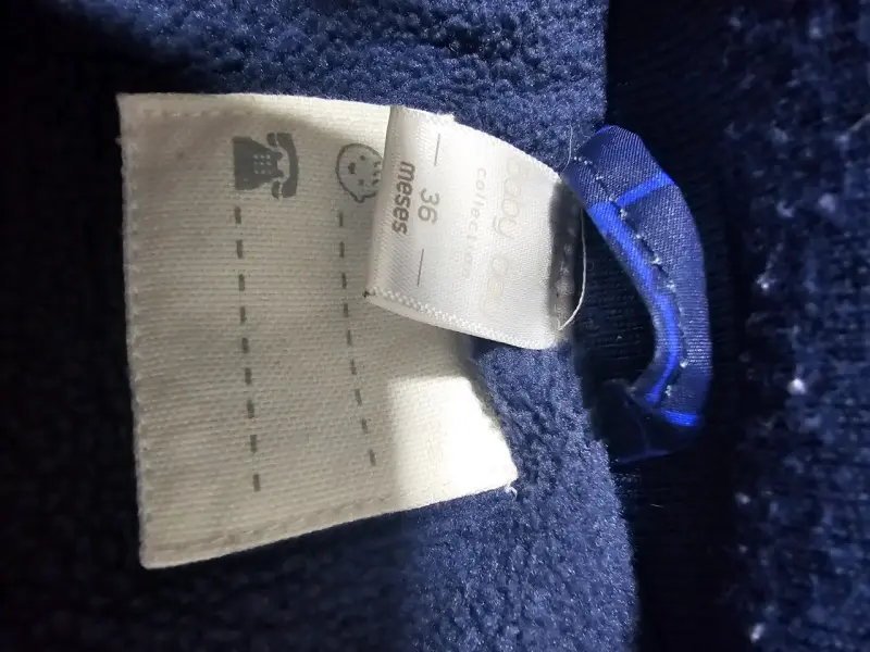 Chaqueta impermeable azul con capucha - 3
