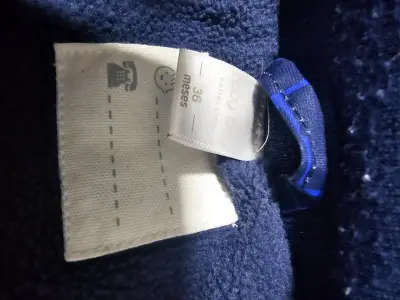 Chaqueta impermeable azul con capucha - miniatura 3