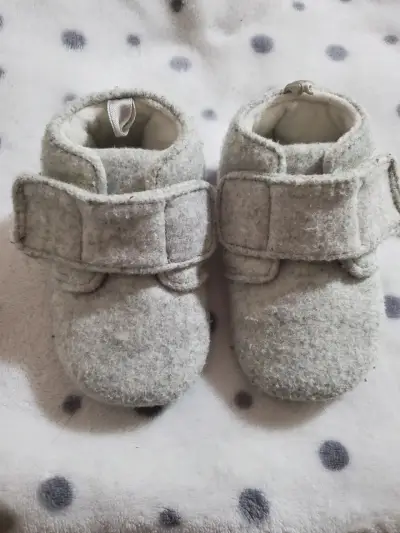 Zapatos de lana para bebé - miniatura 1
