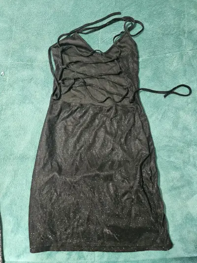 Vestido negro con brillos - miniatura 2