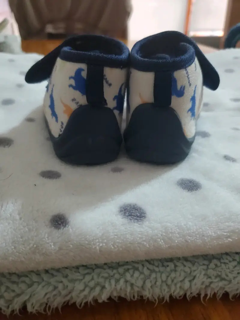 Pantuflas para bebé con dinosaurios - 3