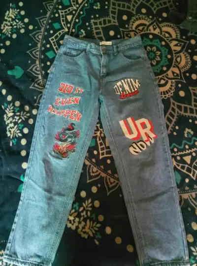 Jeans con decoraciones  talla 38 - miniatura 2