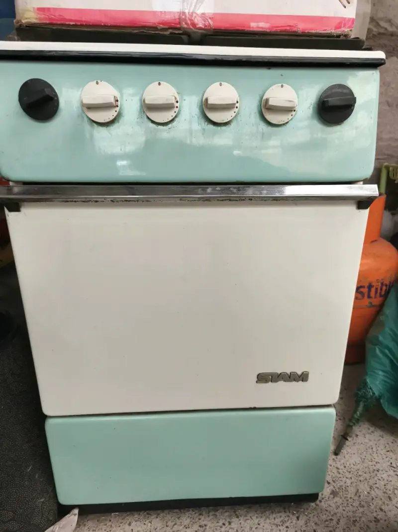 Cocina a gas vintage verde