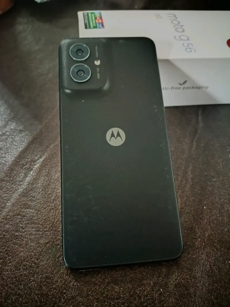 Smartphone Motorola con accesorios - 3