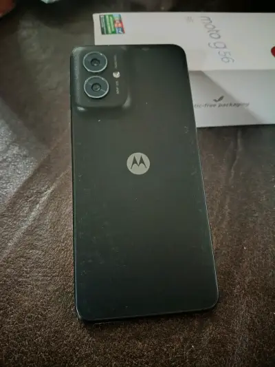 Smartphone Motorola con accesorios - miniatura 3