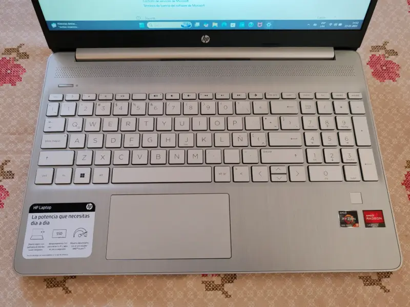 Notebook HP 15.6 pulgadas - 3
