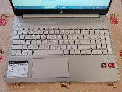 Notebook HP 15.6 pulgadas - miniatura 3