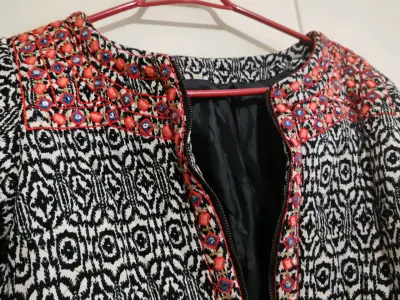 Chaqueta bohemia bordada - miniatura 4