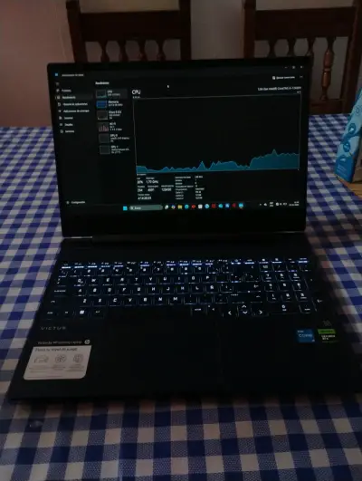 Laptop HP Victus Gamer - miniatura 1