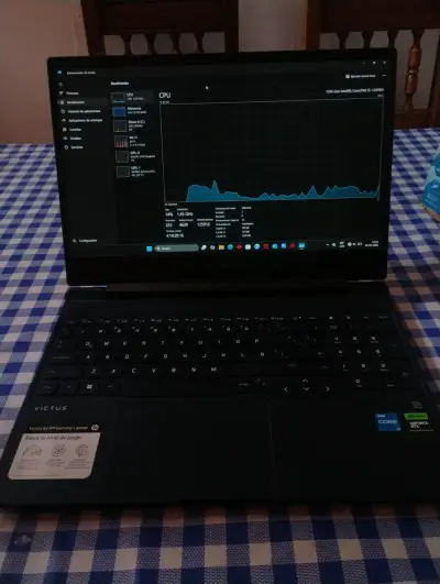 Laptop HP Victus Gamer - miniatura 4
