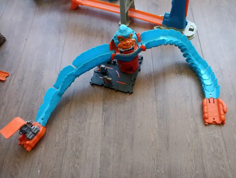 Pista de autos Hot Wheels - 3