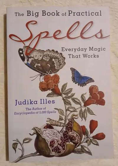Libro 'The Big Book of Practical Spells' - miniatura 1