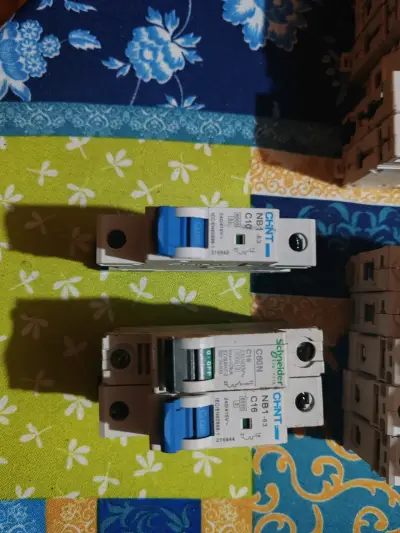 Interruptores automáticos eléctricos - miniatura 2