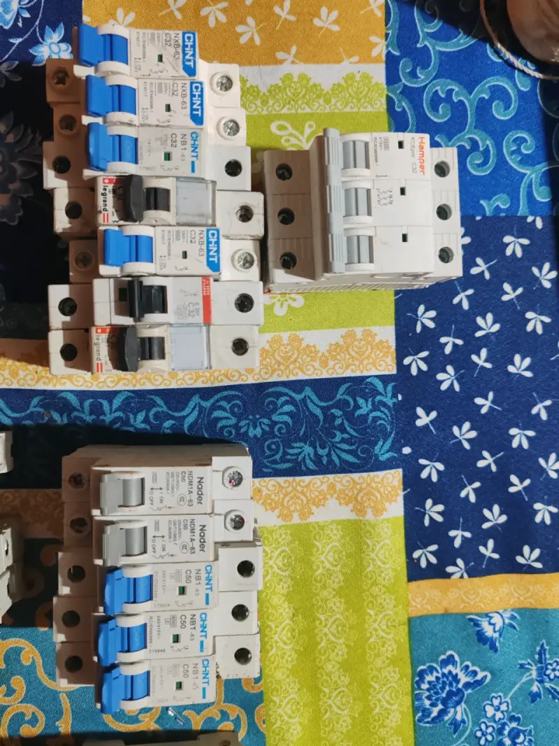 Interruptores automáticos eléctricos - 3