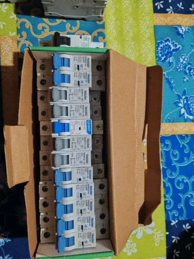 Interruptores automáticos eléctricos - miniatura 4